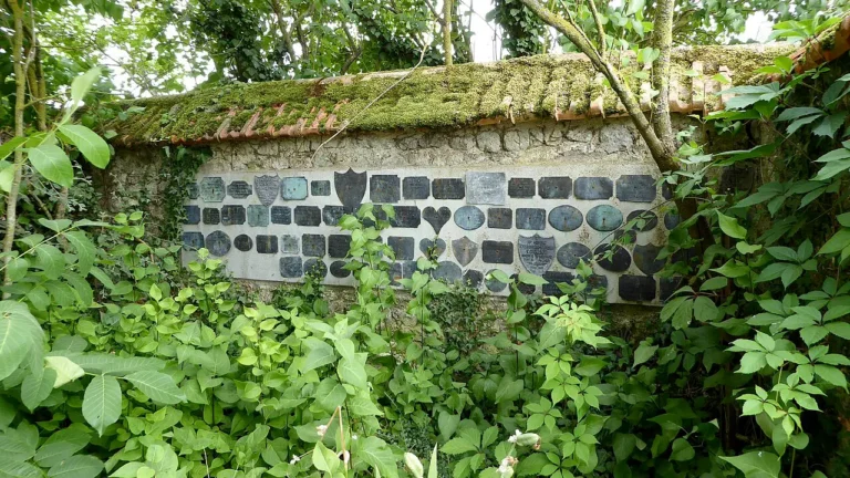Plaques ancien cimetière de Fontenay-sur-Conie