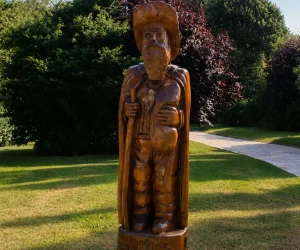Compostelle 28 - Eure & Loir - Statue de Saint-Jacques à Chartres